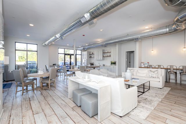 2501 Bienville Boulevard, 413, Ocean Springs, MS 39564