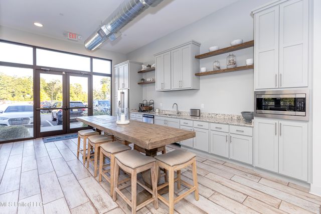 2501 Bienville Boulevard, 413, Ocean Springs, MS 39564