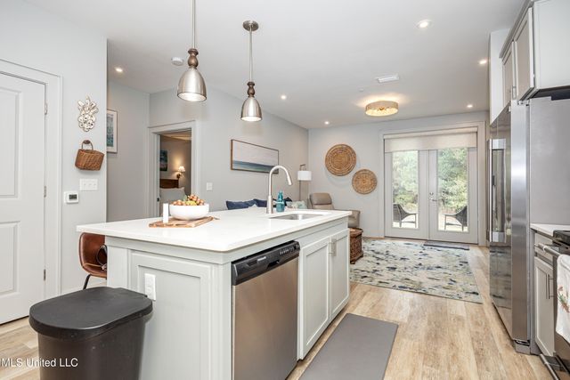 2501 Bienville Boulevard, 413, Ocean Springs, MS 39564