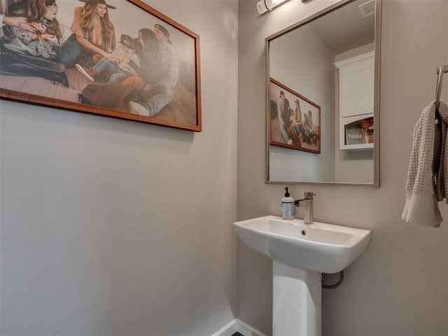 4205 Bridge Wood Lane, Oklahoma City, OK 73179