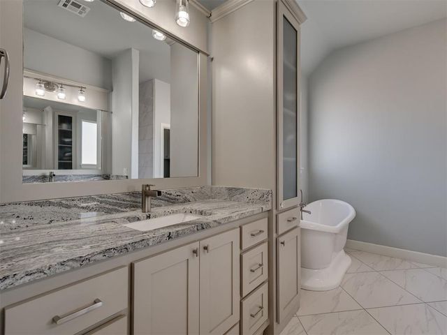 4205 Bridge Wood Lane, Oklahoma City, OK 73179