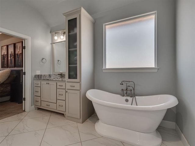 4205 Bridge Wood Lane, Oklahoma City, OK 73179