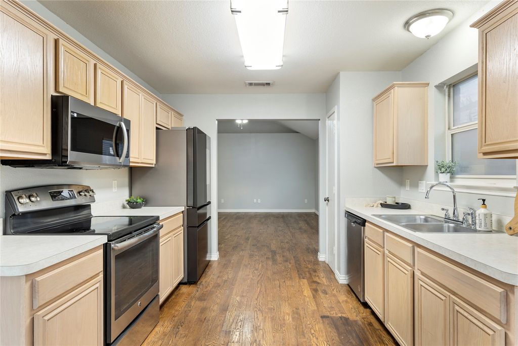 1211 Varacruz Drive, Arlington, TX 76010 — photo 2