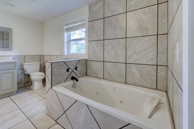 15084 Mm Highway, Neosho, MO 64850