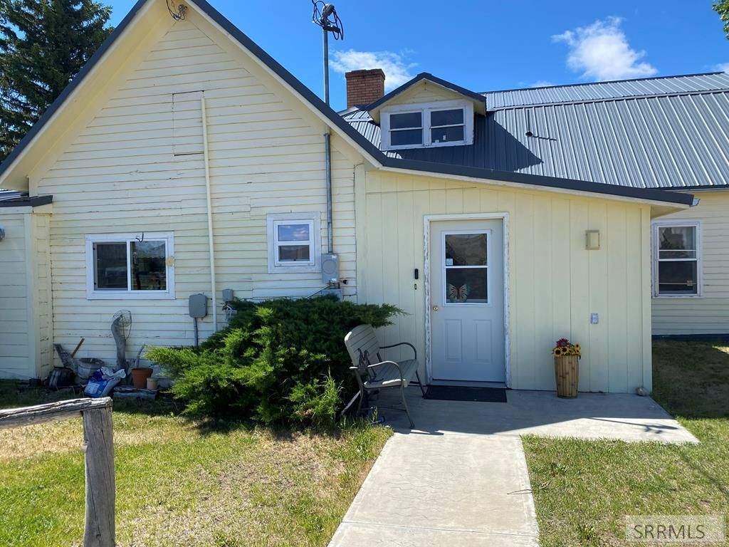 Image 9 of property listing at 2651 Challis Creek Road, Challis, ID 83226