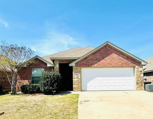 4502 Sapphire Lane, Granbury, TX 76049
