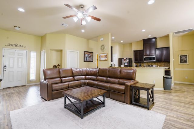 643 N Starboard Street, Crosby, TX 77532