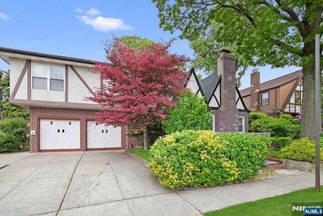 497 Oakdene Avenue, Ridgefield, NJ 07657