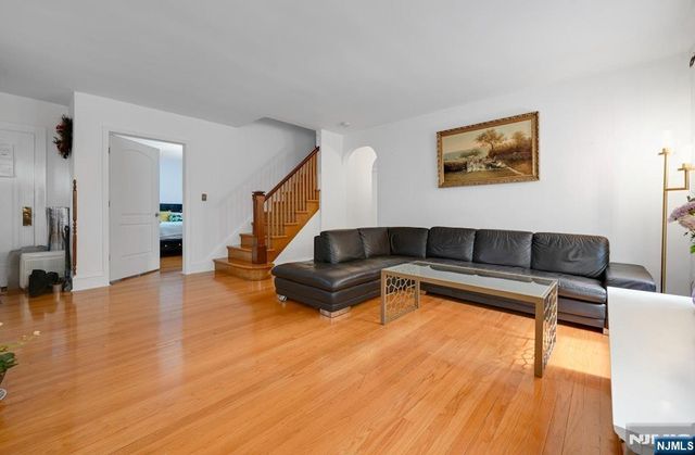 497 Oakdene Avenue, Ridgefield, NJ 07657