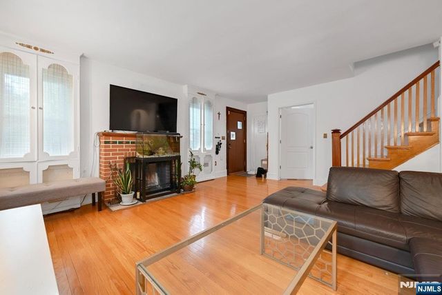497 Oakdene Avenue, Ridgefield, NJ 07657