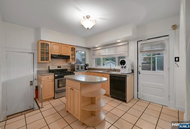 497 Oakdene Avenue, Ridgefield, NJ 07657