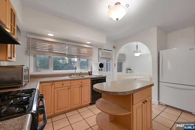 497 Oakdene Avenue, Ridgefield, NJ 07657