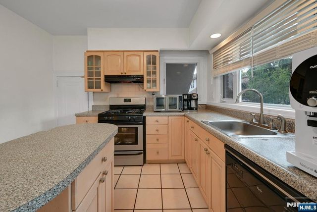 497 Oakdene Avenue, Ridgefield, NJ 07657