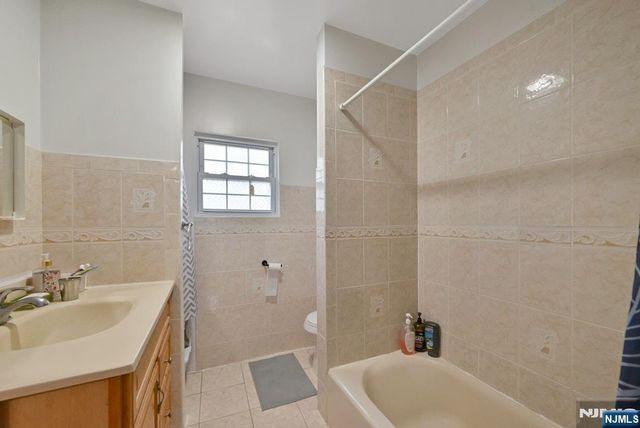 497 Oakdene Avenue, Ridgefield, NJ 07657