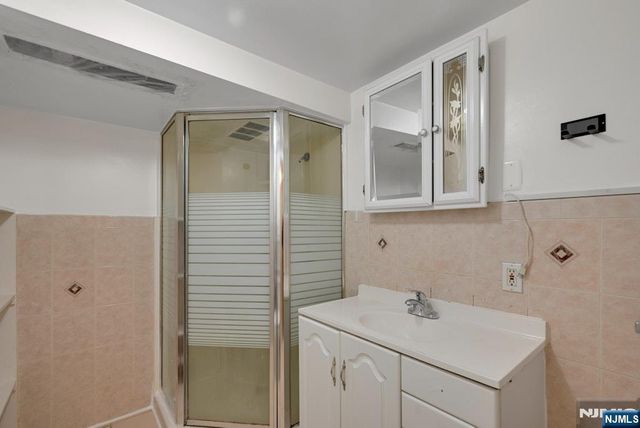 497 Oakdene Avenue, Ridgefield, NJ 07657