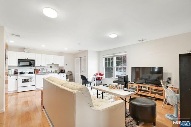 497 Oakdene Avenue, Ridgefield, NJ 07657