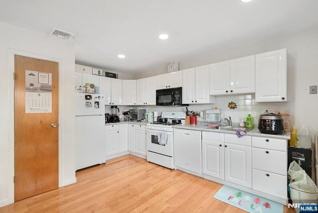 497 Oakdene Avenue, Ridgefield, NJ 07657