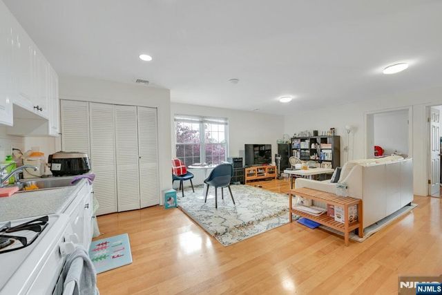 497 Oakdene Avenue, Ridgefield, NJ 07657