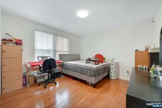497 Oakdene Avenue, Ridgefield, NJ 07657