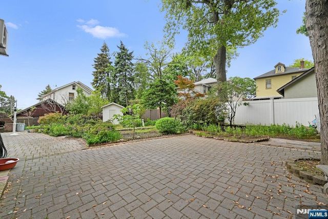 497 Oakdene Avenue, Ridgefield, NJ 07657