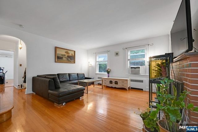 497 Oakdene Avenue, Ridgefield, NJ 07657