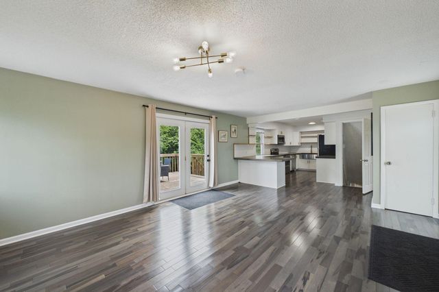 2562 Fairview Avenue N, Roseville, MN 55113
