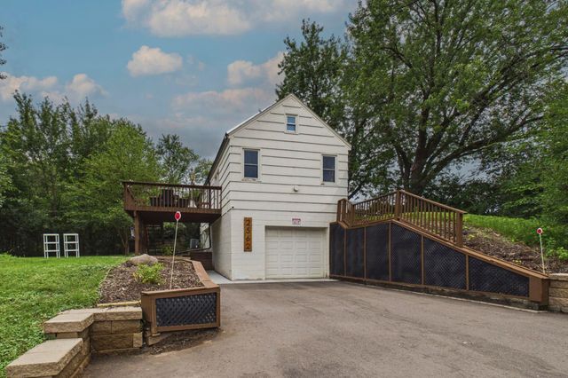 2562 Fairview Avenue N, Roseville, MN 55113