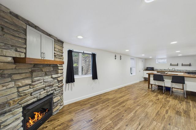 2562 Fairview Avenue N, Roseville, MN 55113