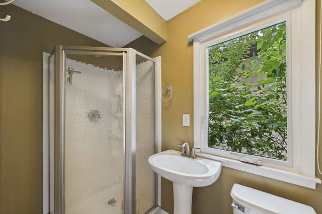 2562 Fairview Avenue N, Roseville, MN 55113