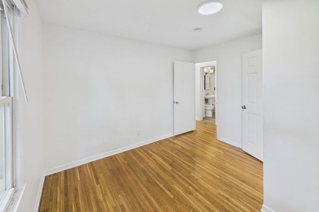 2562 Fairview Avenue N, Roseville, MN 55113