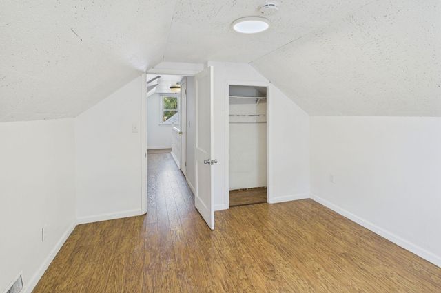 2562 Fairview Avenue N, Roseville, MN 55113