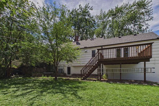 2562 Fairview Avenue N, Roseville, MN 55113