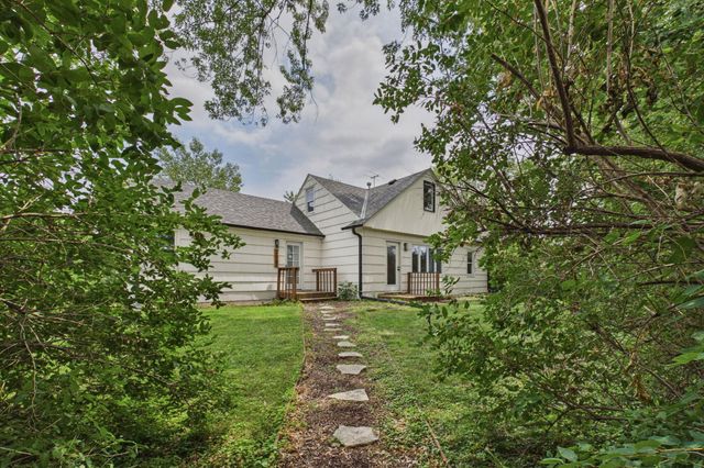 2562 Fairview Avenue N, Roseville, MN 55113