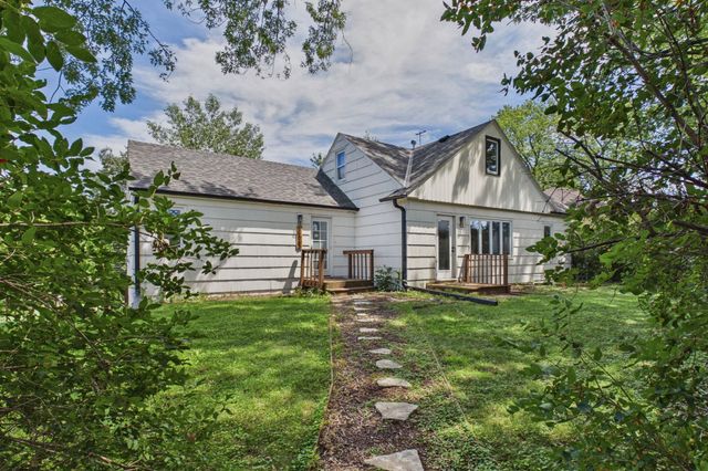 2562 Fairview Avenue N, Roseville, MN 55113