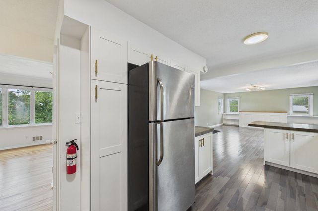 2562 Fairview Avenue N, Roseville, MN 55113