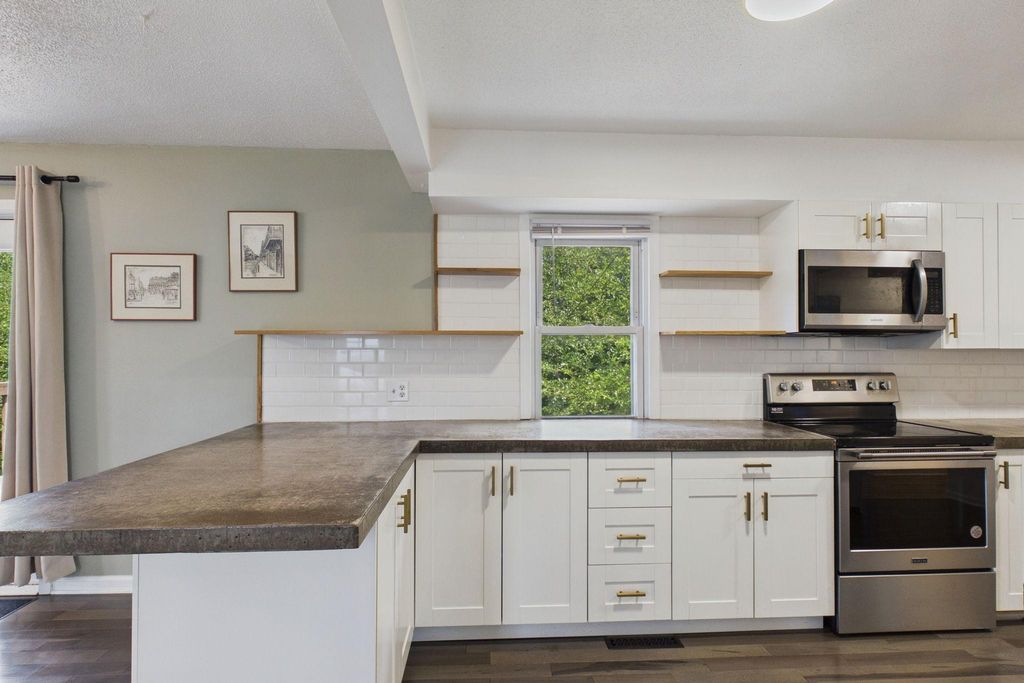 2562 Fairview Avenue N, Roseville, MN 55113 — photo 2