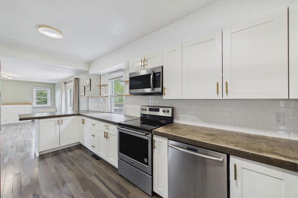 2562 Fairview Avenue N, Roseville, MN 55113 — photo 3