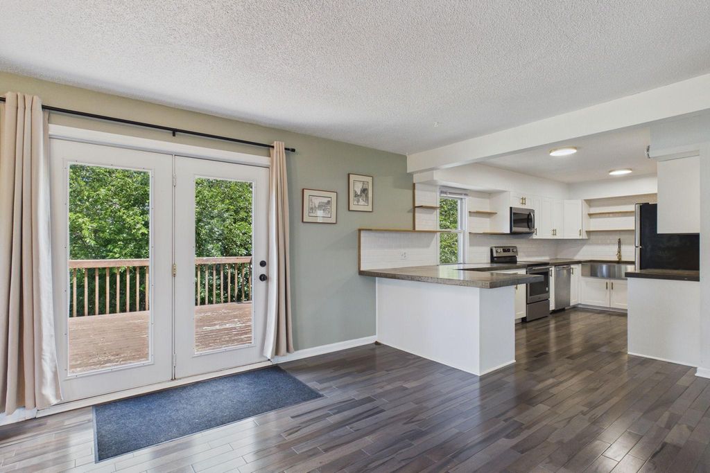 2562 Fairview Avenue N, Roseville, MN 55113 — photo 4