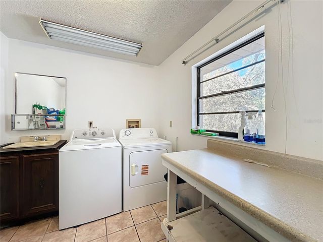 1029 MICHELLE COURT, Tavares, FL 32778