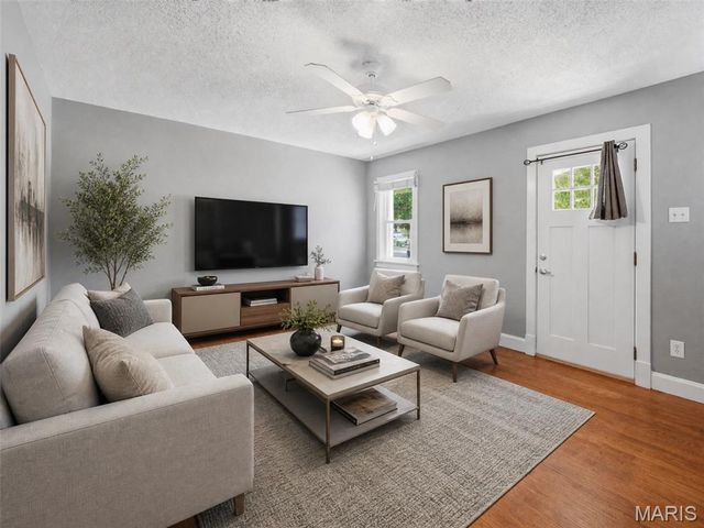 10411 Maddox Place, Overland, MO 63114