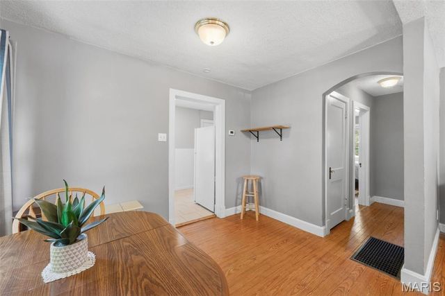 10411 Maddox Place, Overland, MO 63114