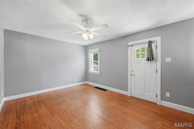 10411 Maddox Place, Overland, MO 63114