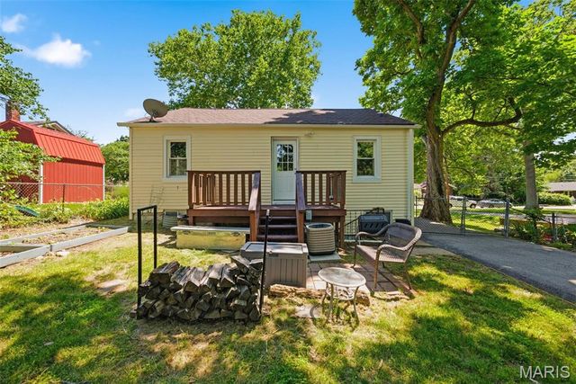 10411 Maddox Place, Overland, MO 63114