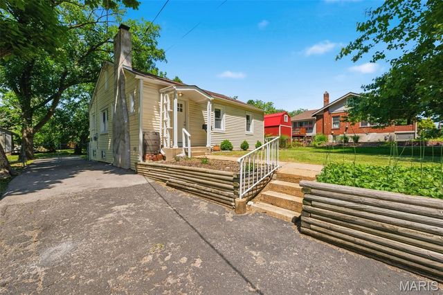 10411 Maddox Place, Overland, MO 63114