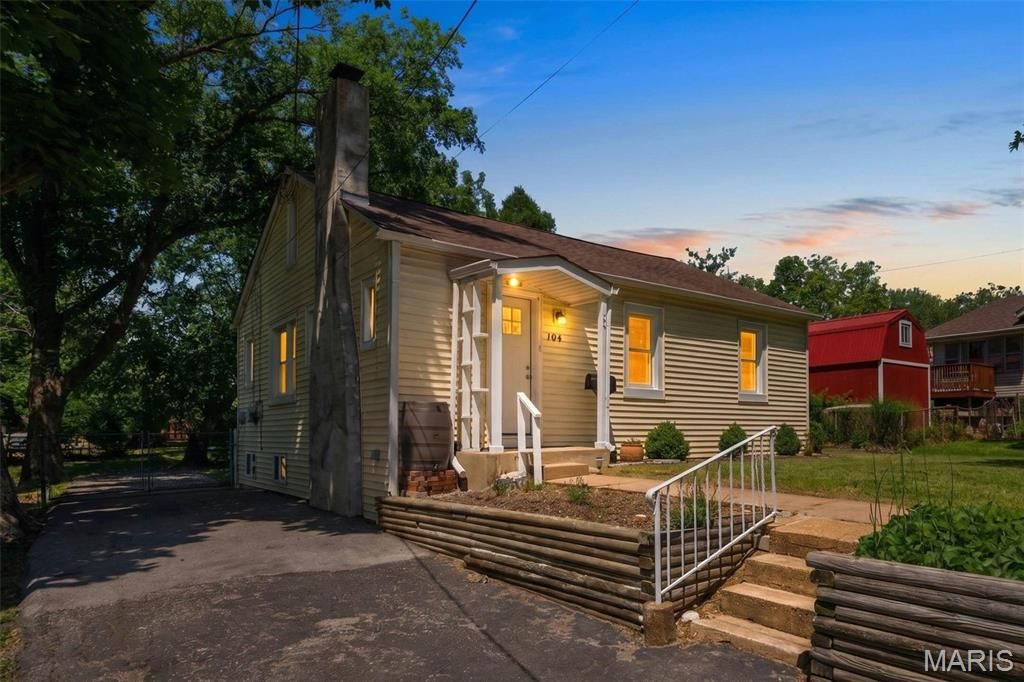 10411 Maddox Place, Overland, MO 63114