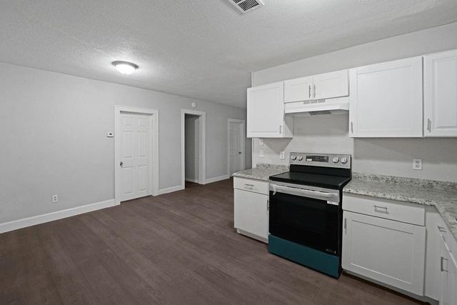 214 E 1st Street, Deer Park, TX 77536