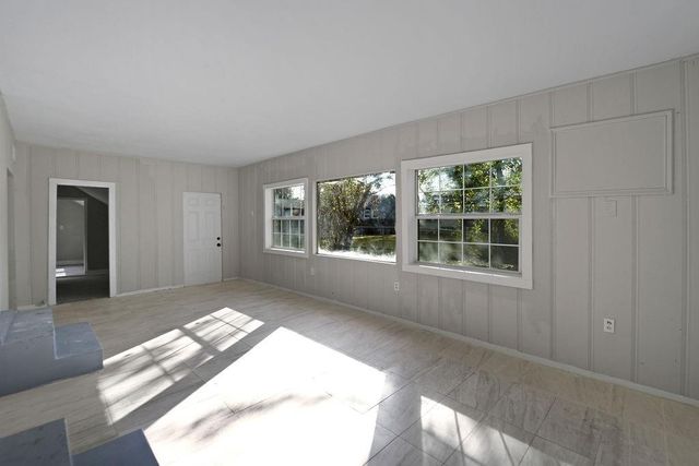 214 E 1st Street, Deer Park, TX 77536