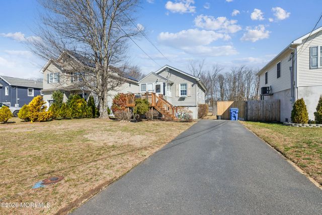 33 Willow Street, Port Monmouth, NJ 07758