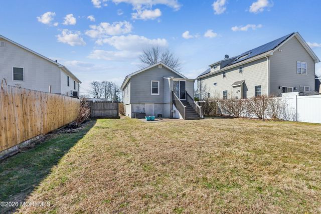 33 Willow Street, Port Monmouth, NJ 07758