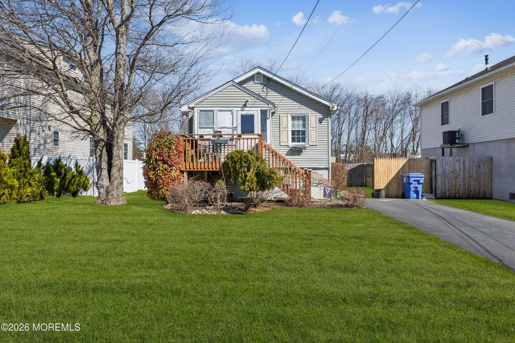 33 Willow Street, Port Monmouth, NJ 07758